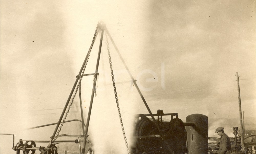 Fabbrica di Larderello. Esplosione di vari soffioni. 1906-1930.
