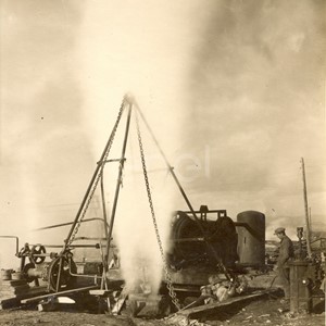 Fabbrica di Larderello. Esplosione di vari soffioni. 1906-1930.
