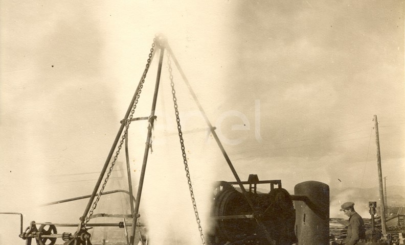 Fabbrica di Larderello. Esplosione di vari soffioni. 1906-1930.