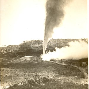 Fabbrica di Larderello. Esplosione di vari soffioni. 1906-1930.