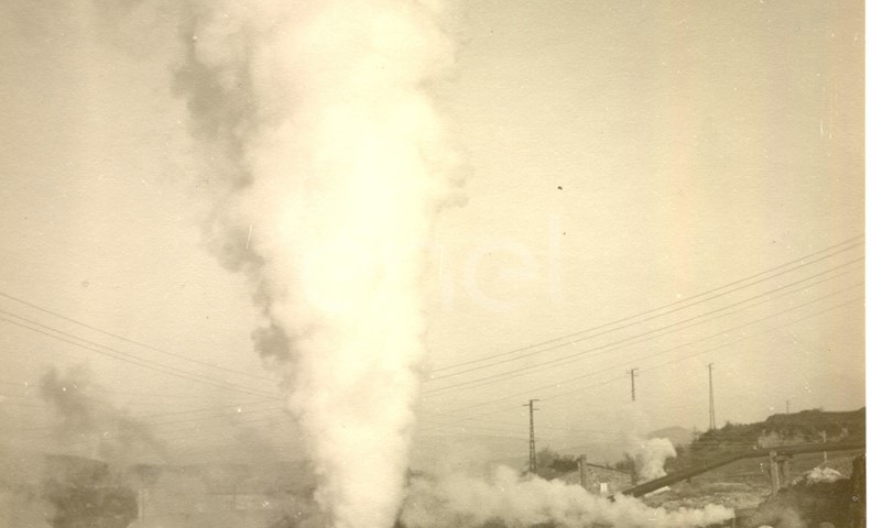Fabbrica di Larderello. Vari soffioni perforati nel periodo 1897/1930.