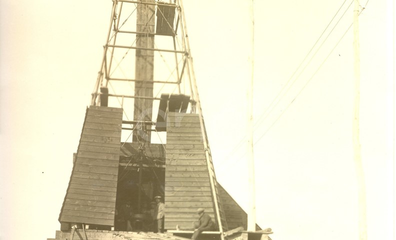 Fabbrica di Larderello. Vari soffioni perforati nel periodo 1897/1930.
