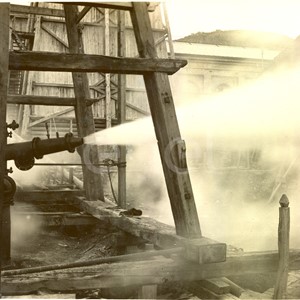 Fabbrica di Larderello. Misurazione soffioni.