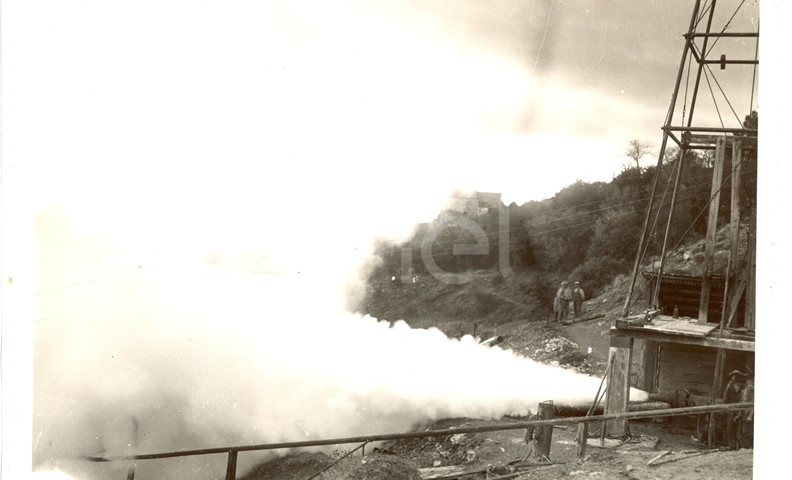Fabbrica di Larderello. Misurazione soffioni.