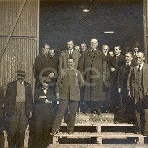 Centrale elettrica Castelnuovo. Gruppo di partecipanti alla inaugurazione della centrale elettrica.