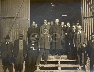 Centrale elettrica Castelnuovo. Gruppo di partecipanti alla inaugurazione della centrale elettrica.