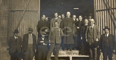 Centrale elettrica Castelnuovo. Gruppo di partecipanti alla inaugurazione della centrale elettrica.