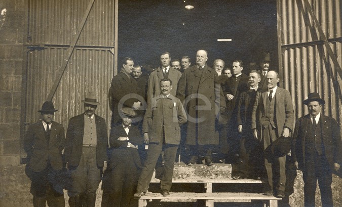 Centrale elettrica Castelnuovo. Gruppo di partecipanti alla inaugurazione della centrale elettrica.