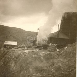 Fabbrica di Larderello. Esplosione di vari soffioni. 1906-1930.