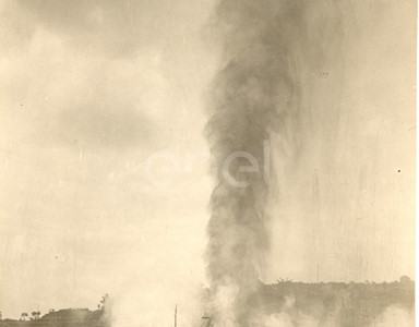 Fabbrica di Larderello. Esplosione di vari soffioni. 1906-1930.