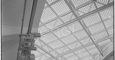 Ex sala macchine con operaio