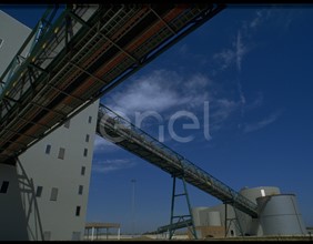Torri di distribuzione e nastro trasportatore