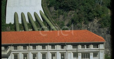 Edificio della centrale e arrivo della condotta forzata