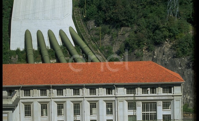 Edificio della centrale e arrivo della condotta forzata