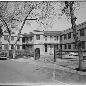 Ingresso con edificio