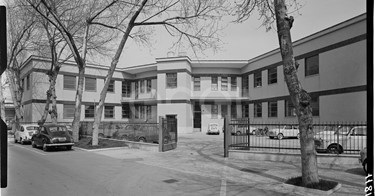 Ingresso con edificio