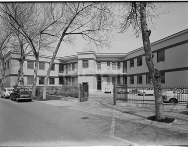 Ingresso con edificio