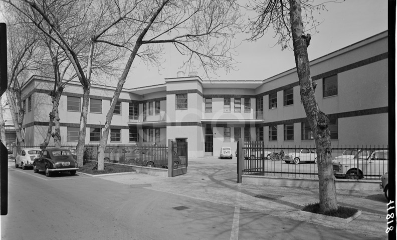 Ingresso con edificio