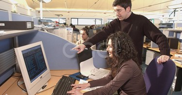 postazione con operatrice al lavoro