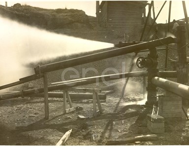 Fabbrica di Larderello. Misurazione soffioni.