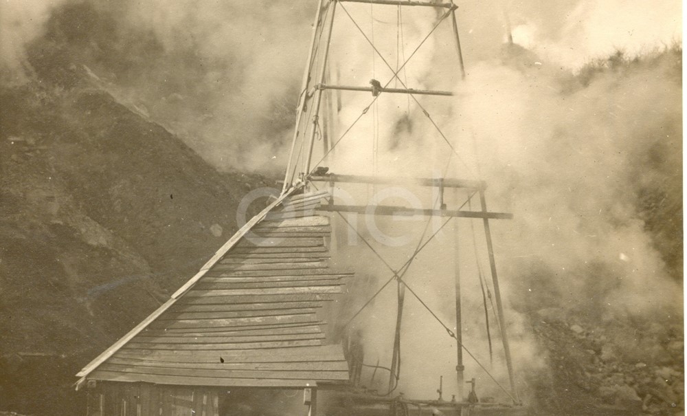Fabbrica di Larderello. Vari soffioni perforati nel periodo 1897/1930.