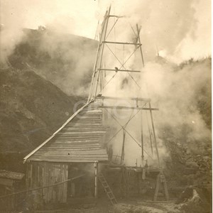 Fabbrica di Larderello. Vari soffioni perforati nel periodo 1897/1930.