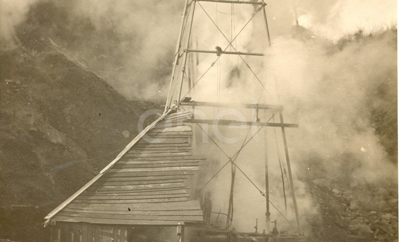 Fabbrica di Larderello. Vari soffioni perforati nel periodo 1897/1930.