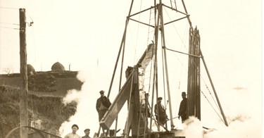 Larderello. Esplosione di vari soffioni.