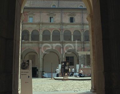 Mostra nel cortile del palazzo