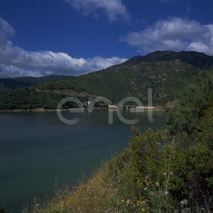 Lago e diga