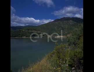 Lago e diga