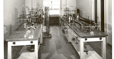 Settore chimico. Laboratori. Centro studi. Larderello.