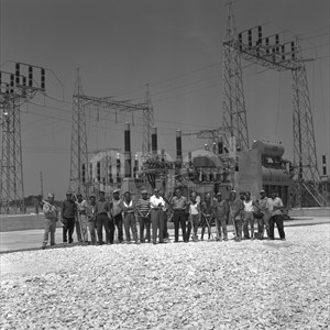 Foto di gruppo e stazione elettrica