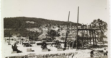 Larderello e Lago. Vari tipi di impianti per sondaggi.