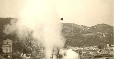 Fabbrica di Larderello. Vari soffioni perforati nel periodo 1897/1930.