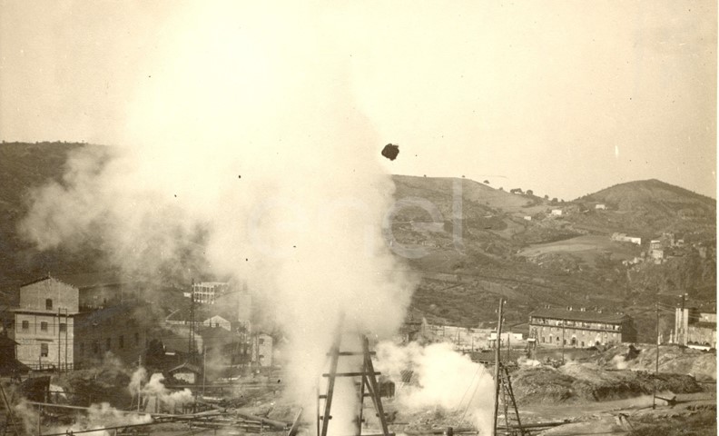 Fabbrica di Larderello. Vari soffioni perforati nel periodo 1897/1930.