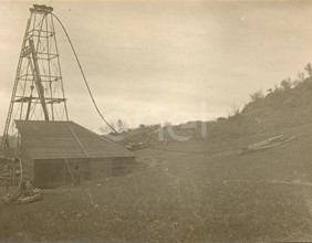 Fabbrica di Larderello. Esplosione di vari soffioni. 1906-1930.
