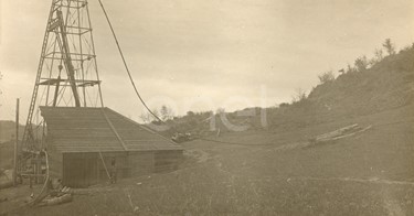 Fabbrica di Larderello. Esplosione di vari soffioni. 1906-1930.