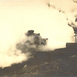 Fabbrica di Larderello. Esplosione di vari soffioni. 1906-1930.