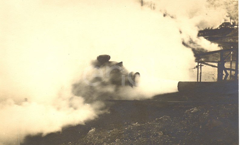 Fabbrica di Larderello. Esplosione di vari soffioni. 1906-1930.