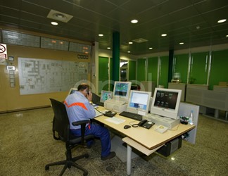 Tecnici in sala comando e controllo