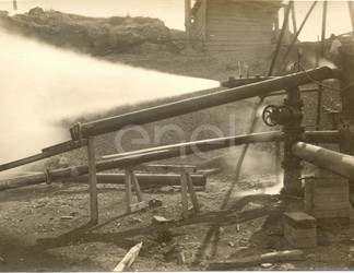 Fabbrica di Larderello. Misurazione soffioni.