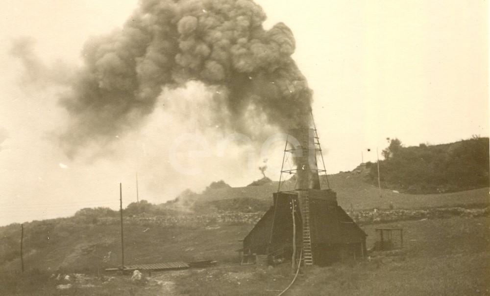 Fabbrica di Larderello. Esplosione di vari soffioni. 1906-1930.
