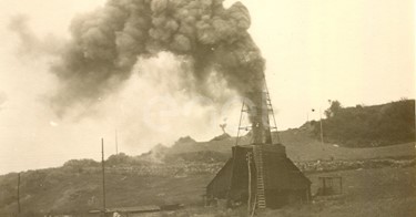 Fabbrica di Larderello. Esplosione di vari soffioni. 1906-1930.