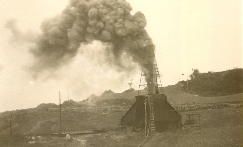 Fabbrica di Larderello. Esplosione di vari soffioni. 1906-1930.