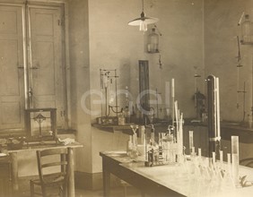Settore chimico. Laboratori. Centro studi. Larderello.