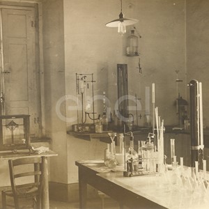 Settore chimico. Laboratori. Centro studi. Larderello.
