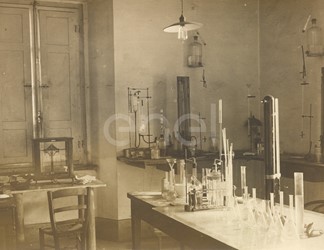 Settore chimico. Laboratori. Centro studi. Larderello.