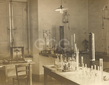 Settore chimico. Laboratori. Centro studi. Larderello.