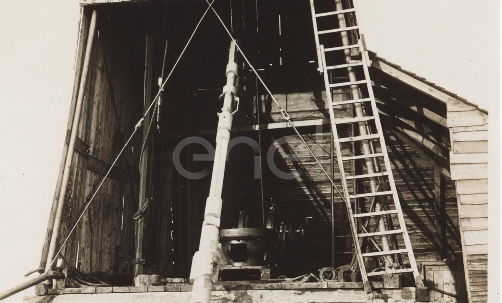 Larderello e Lago. Vari tipi di impianti per sondaggi.